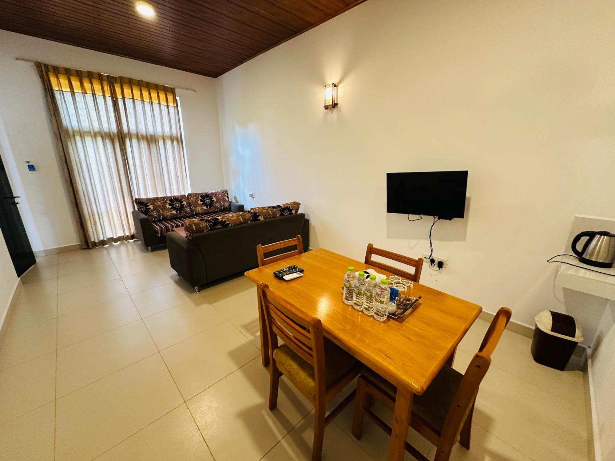 Gamodh Citadel Resort Anuradhapura Buitenkant foto