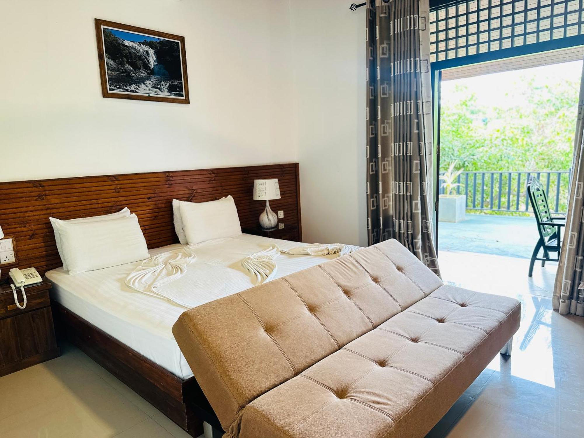 Gamodh Citadel Resort Anuradhapura Buitenkant foto