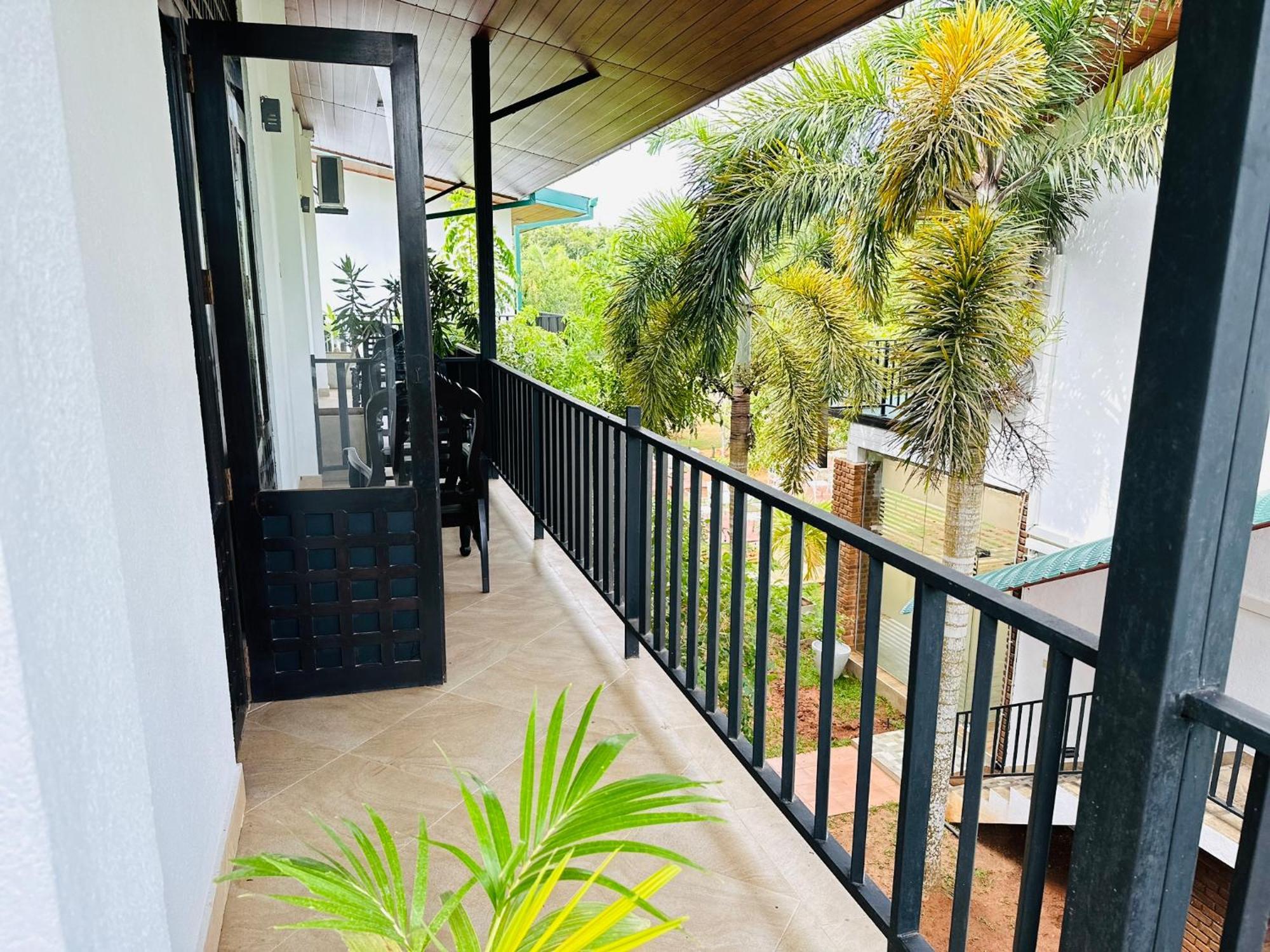 Gamodh Citadel Resort Anuradhapura Buitenkant foto
