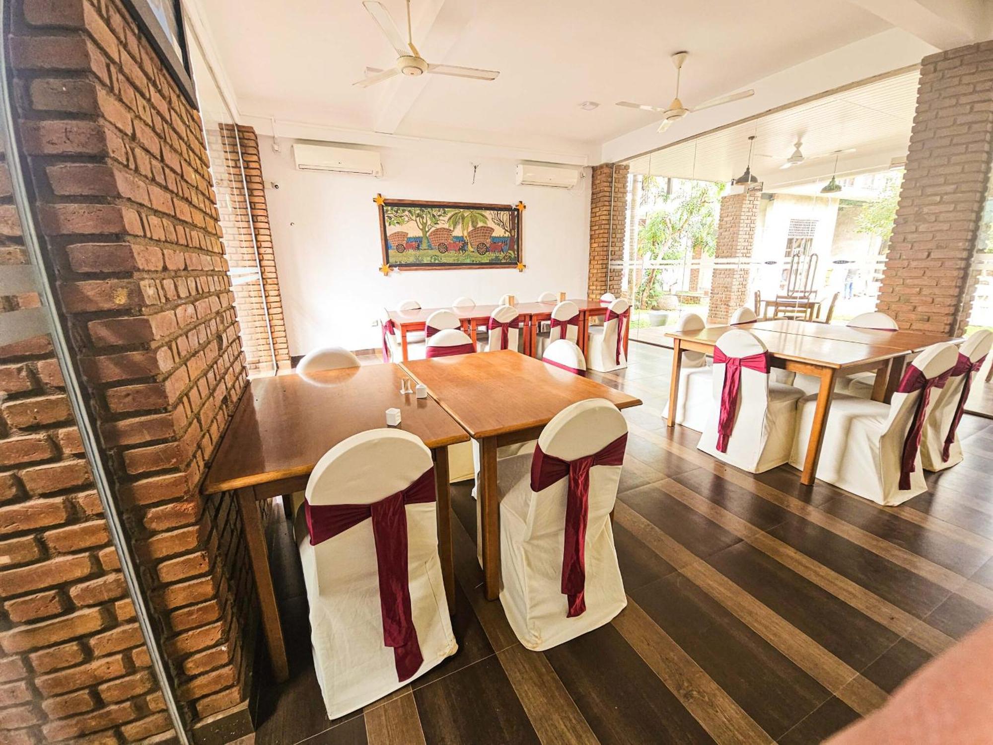 Gamodh Citadel Resort Anuradhapura Buitenkant foto