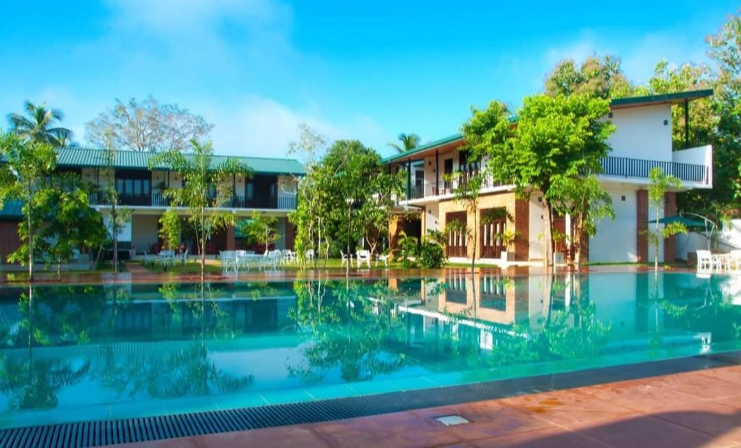 Gamodh Citadel Resort Anuradhapura Buitenkant foto